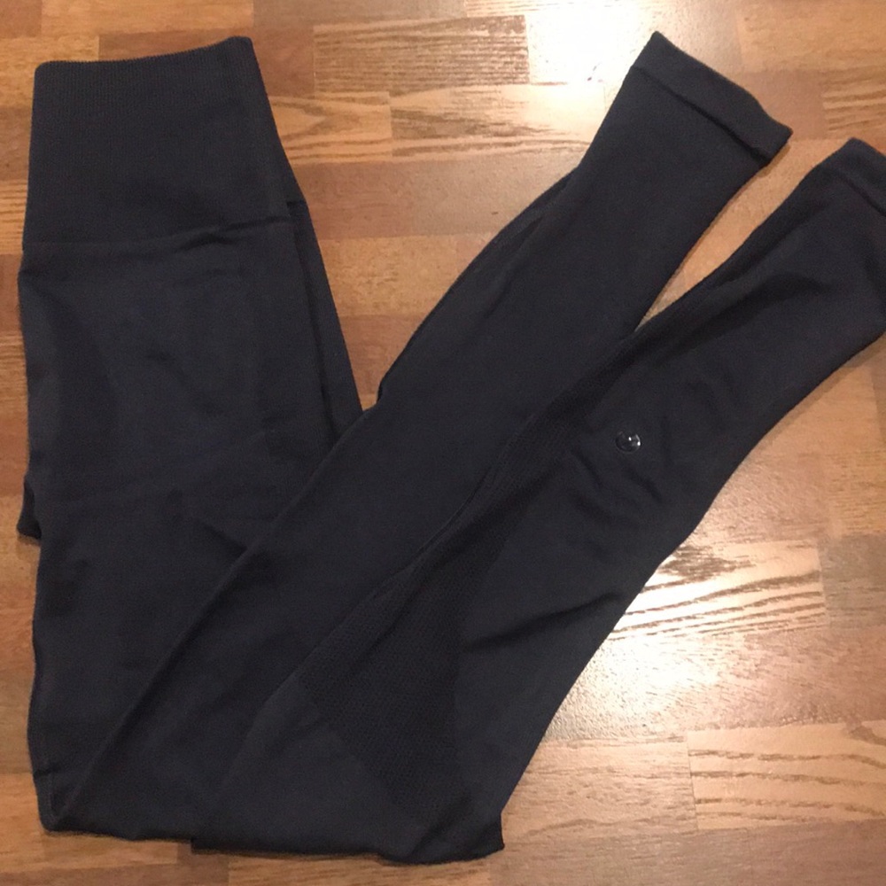 Lululemon 🍋 leggings. Size 4.